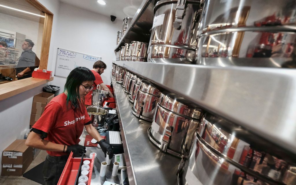 Budtender (kenevir danışmanı)