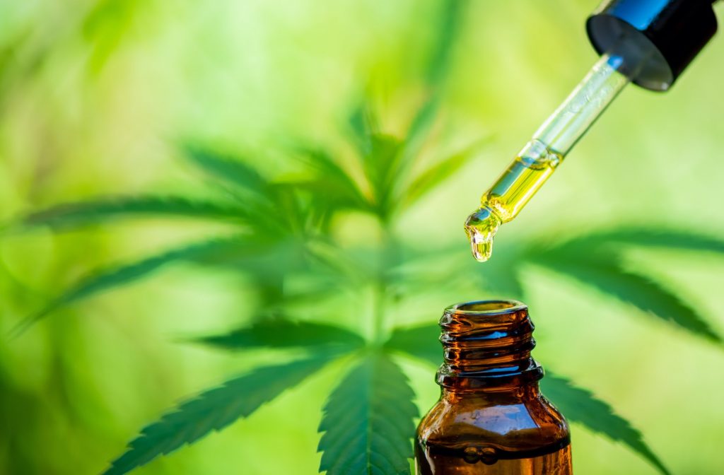 CBD oil (CBD yağı) kenevirden elde edilen ve psikoaktif etkisi bulunmayan kannabidiol yağıdır.