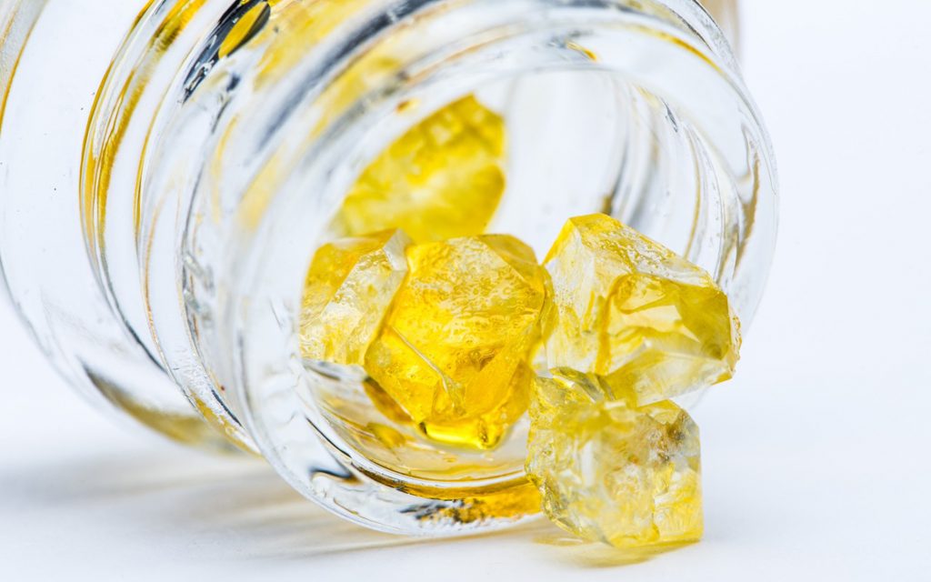 Diamonds, yüksek saflıkta kristalize THCA formundaki kenevir konsantresidir.