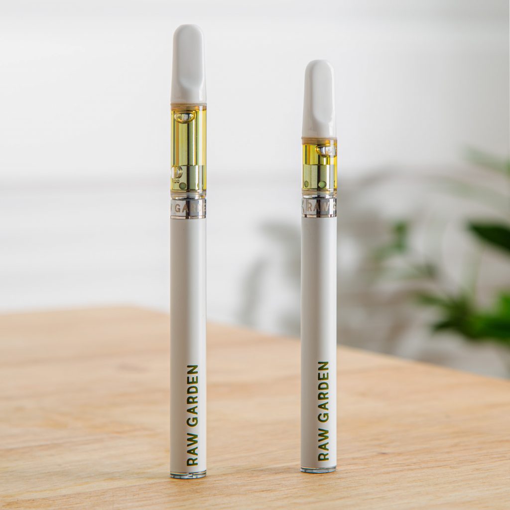 Live resin (Canlı reçine) taze dondurulmuş kenevirden elde edilen yüksek terpenli özüte denir.